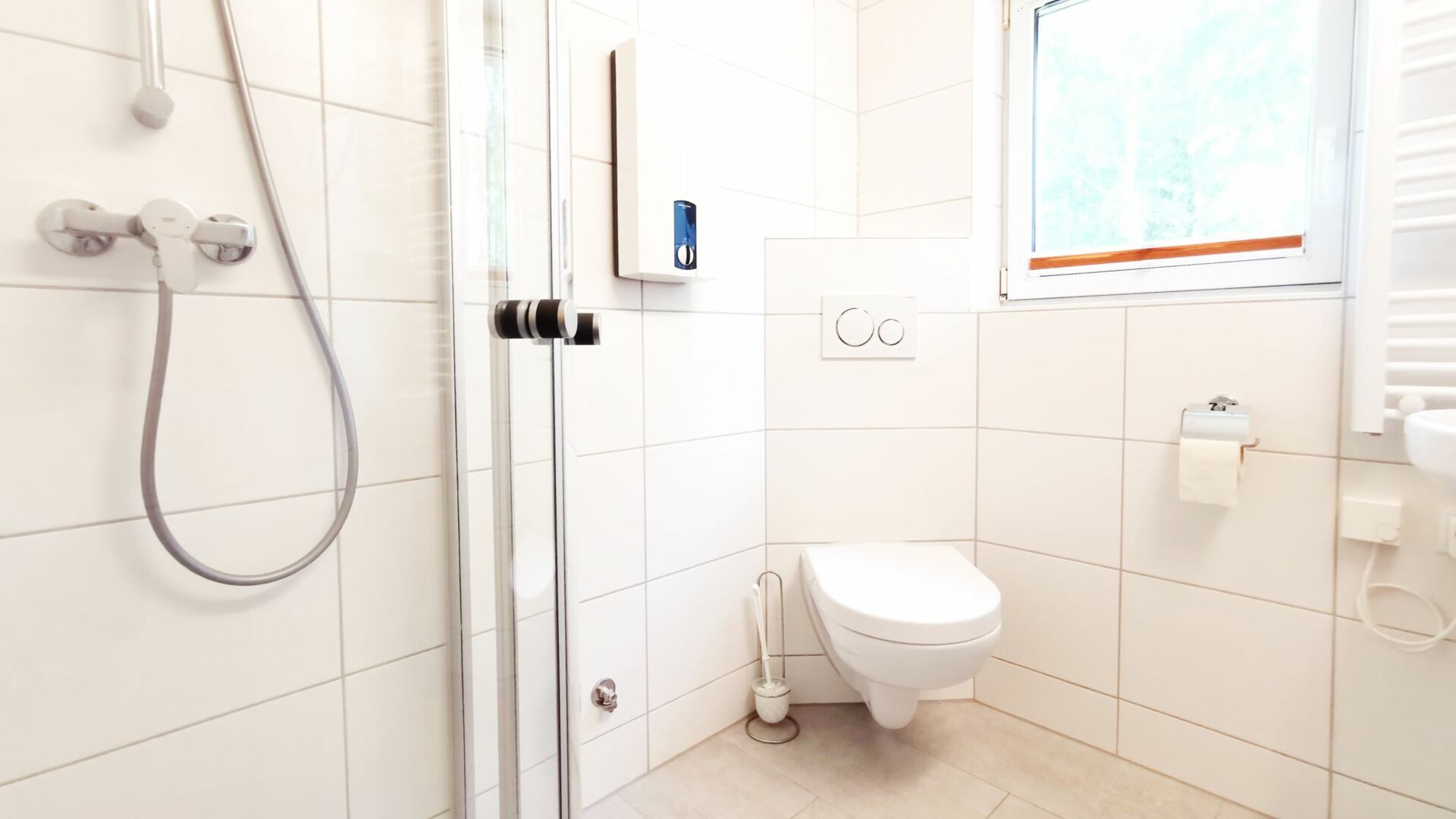 Duschen und WC im Bungalow